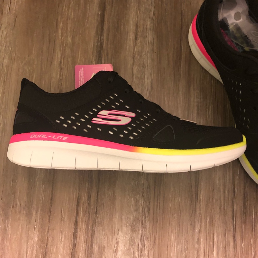 NWT-Skechers Air-Cooled Memory Foam Sneakers